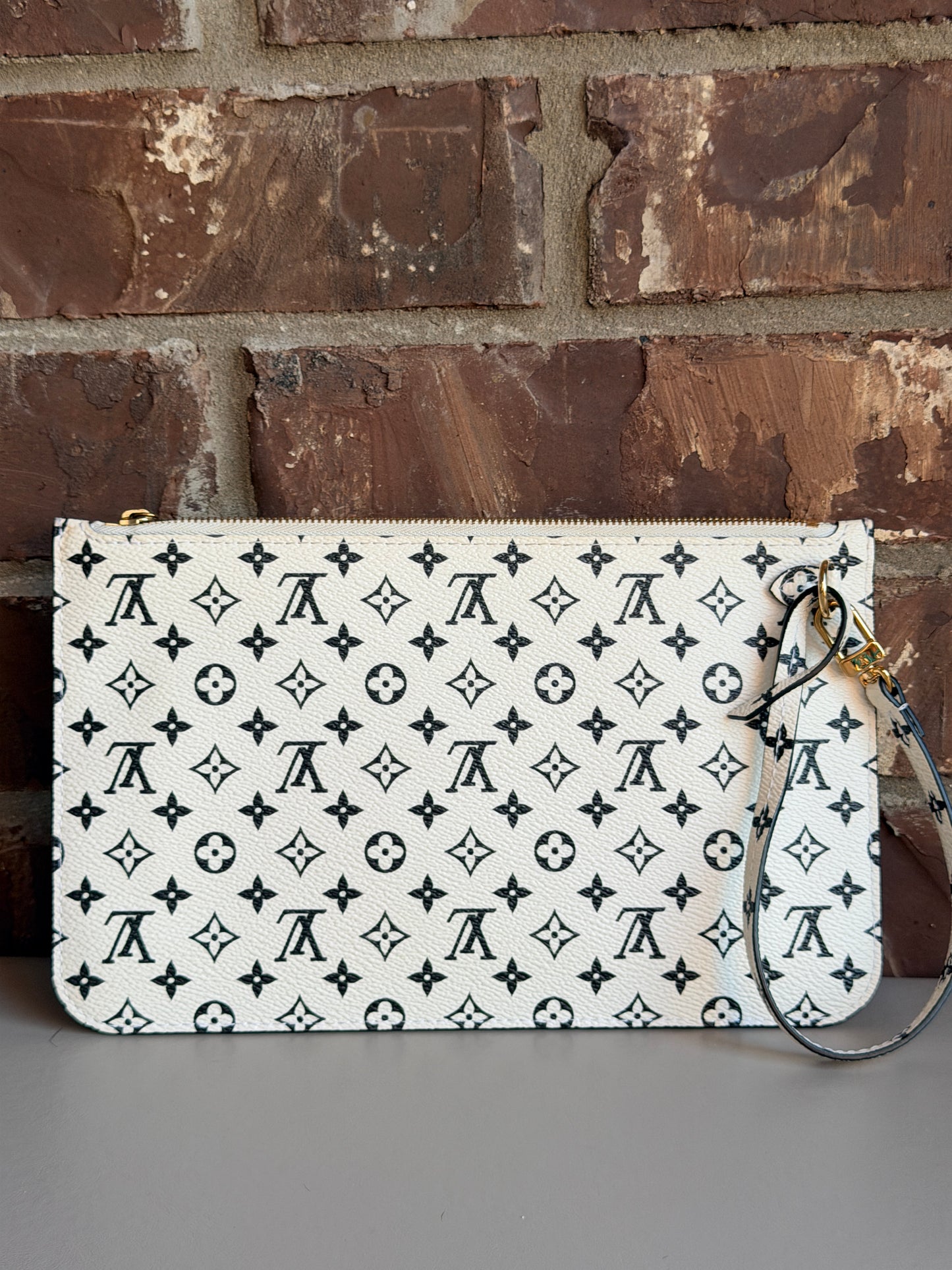 Louis Vuitton Monogram Giant Neverfull Pochette - 72846
