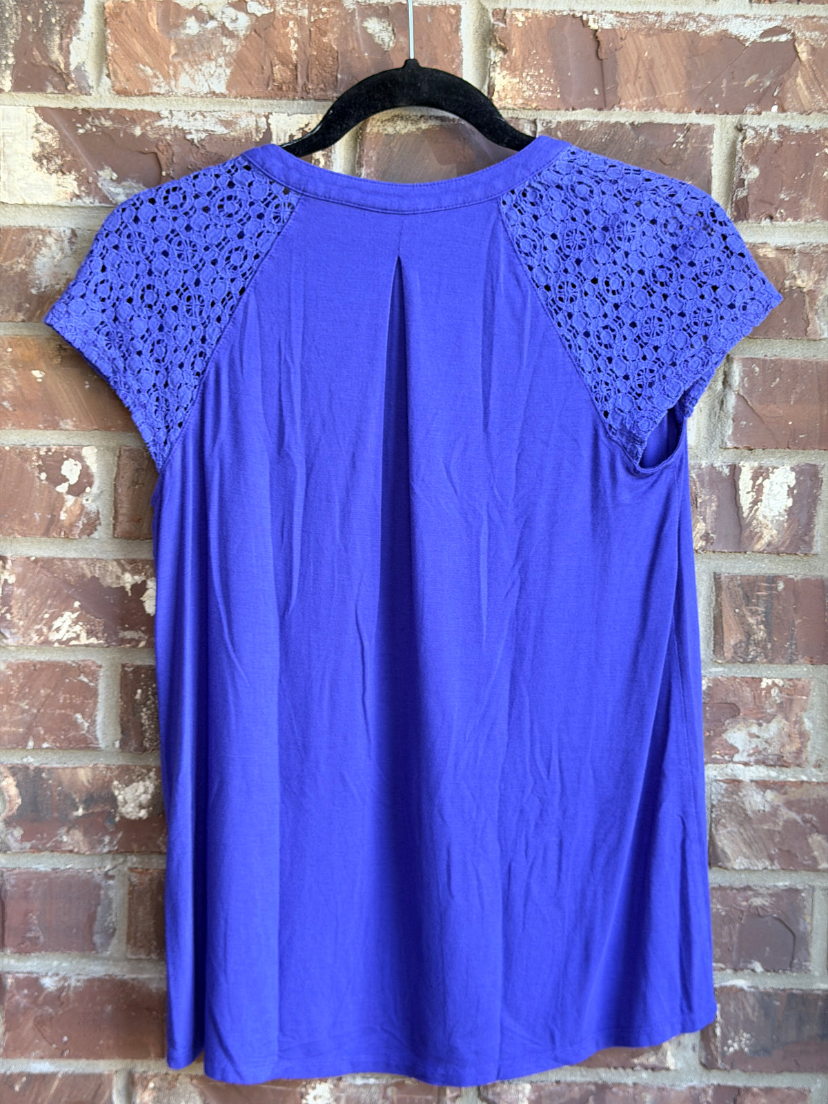 Soma Women's XS Blue Lace Shoulder Short Sleeve V Neck Top Rayon Stretch