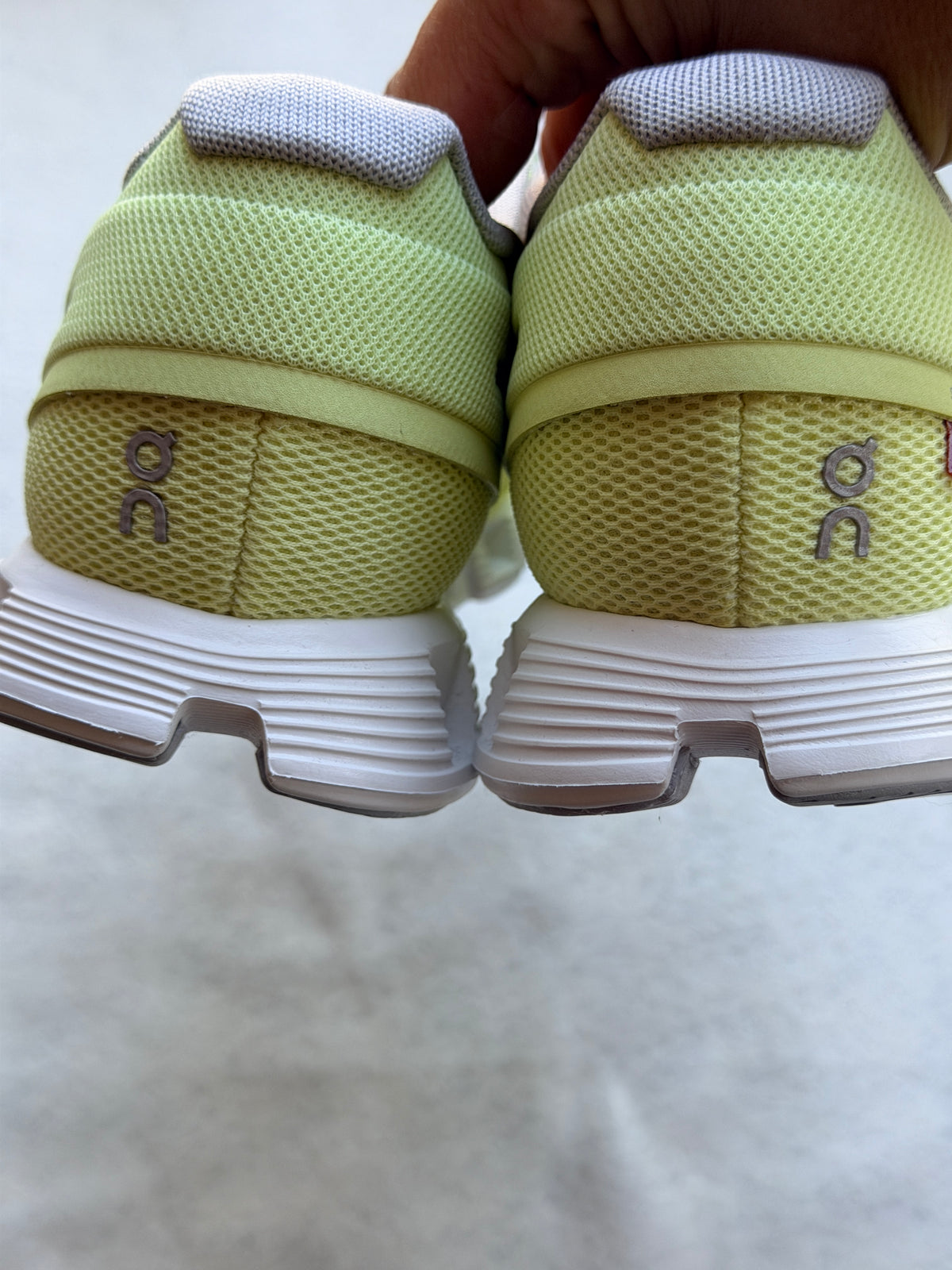 On Cloud 5 Women's Size 11 Hay Frost Running Shoes