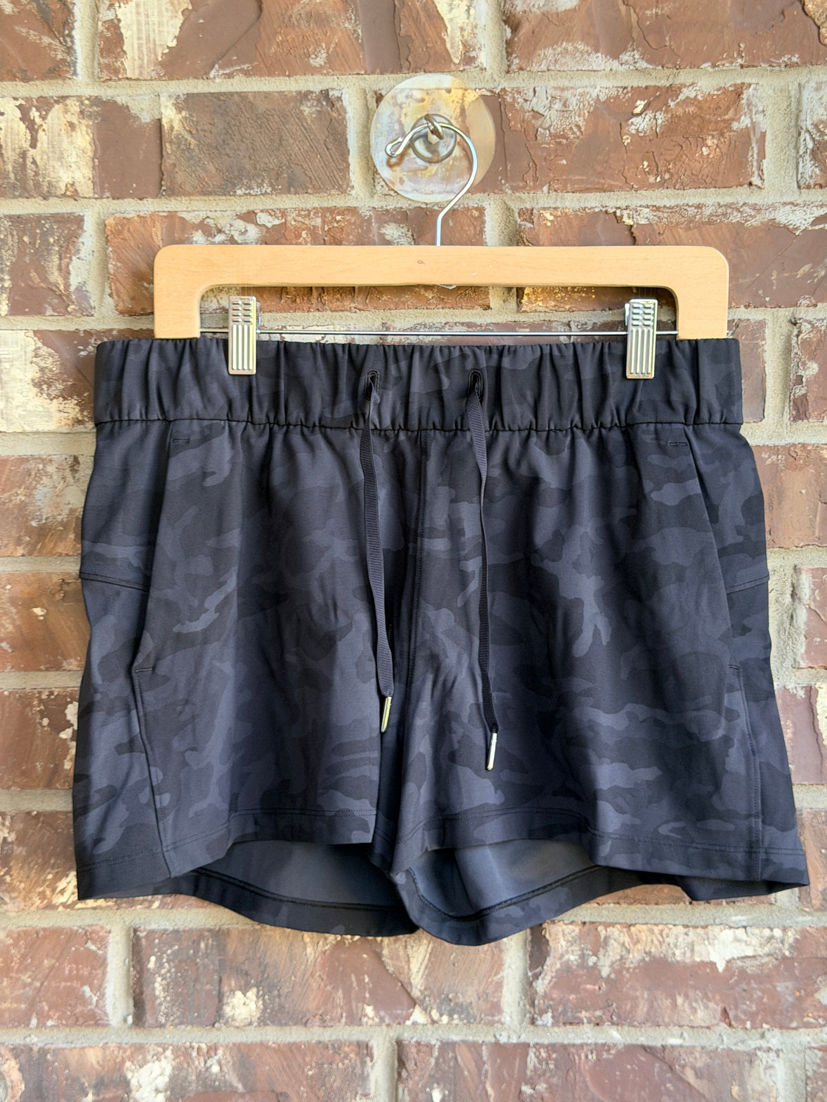 Lululemon Women's Track That Mid-Rise Lined Shorts Black Camo Size 10