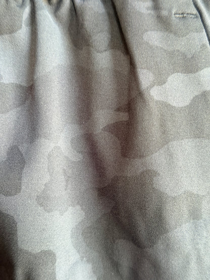 Lululemon Women's Track That Mid-Rise Lined Shorts Black Camo Size 10