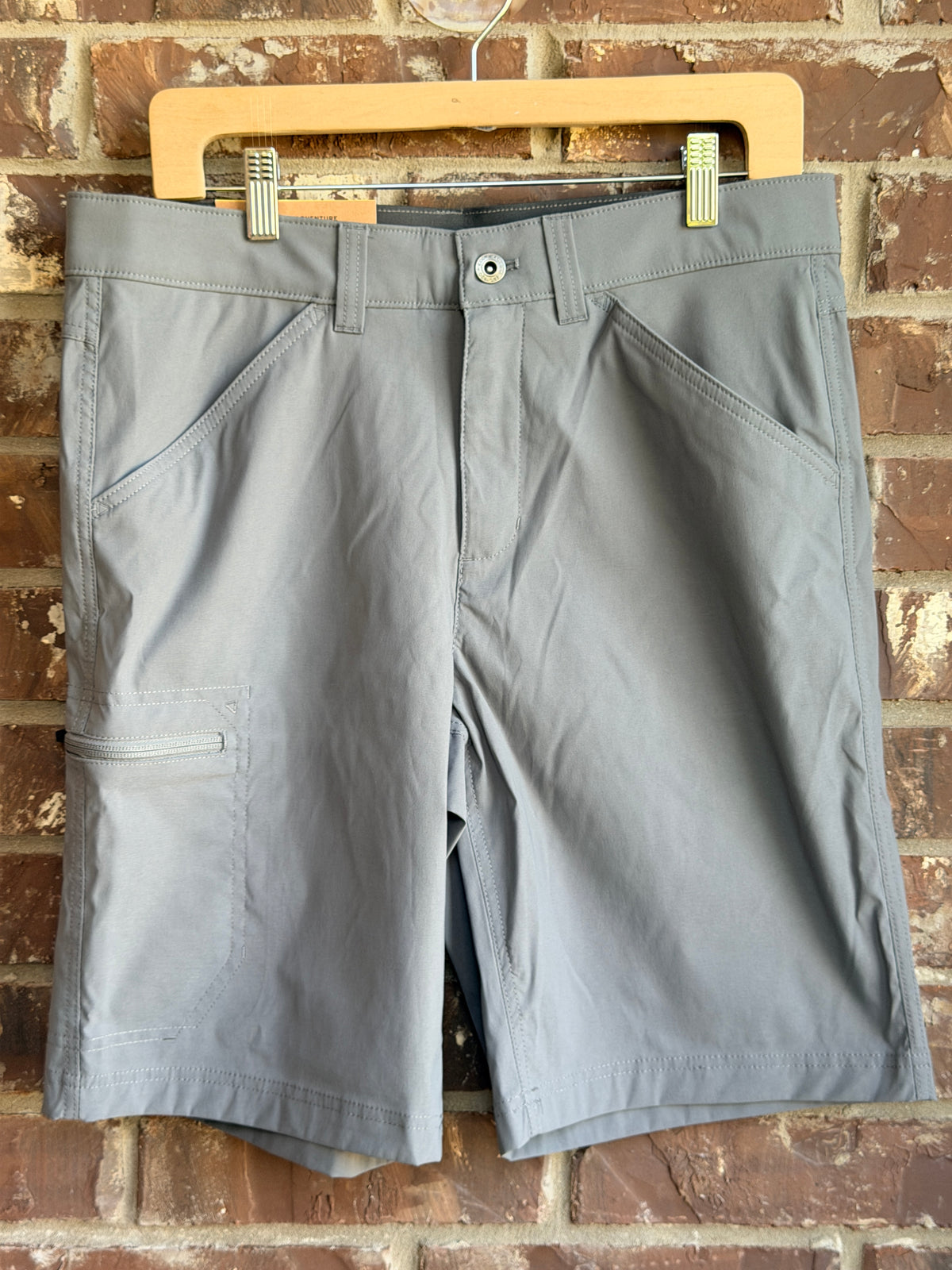 Eddie Bauer Men's Rainier 10" Tech Shorts Size 32 Gray Stretch Hiking NWT