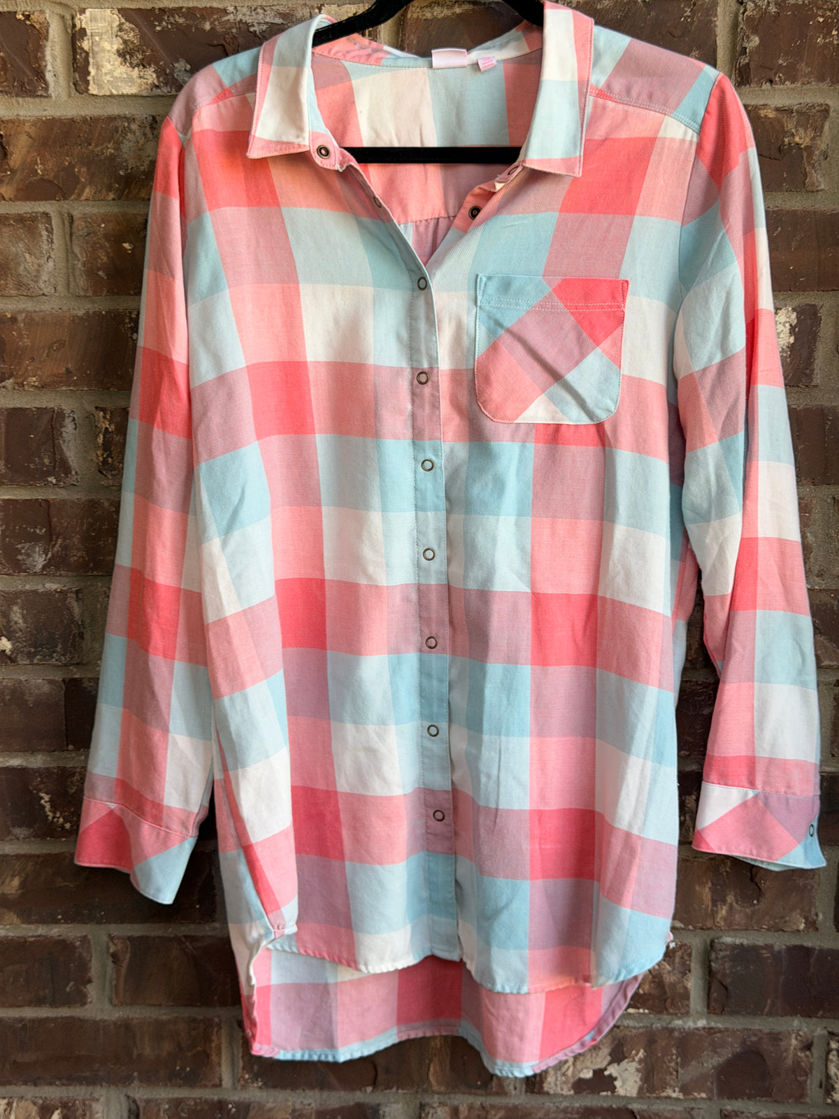 Make + Model Women’s Medium Plaid Button Down Shirt Pink Blue White Long Sleeve