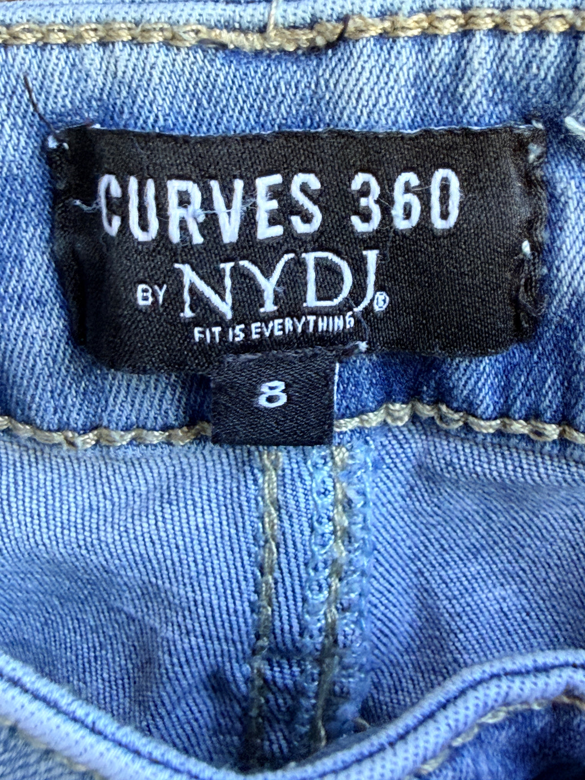 NYDJ Curves 360 Size 8 Women's Light Wash Cropped Capri Stretch Jeans Denim