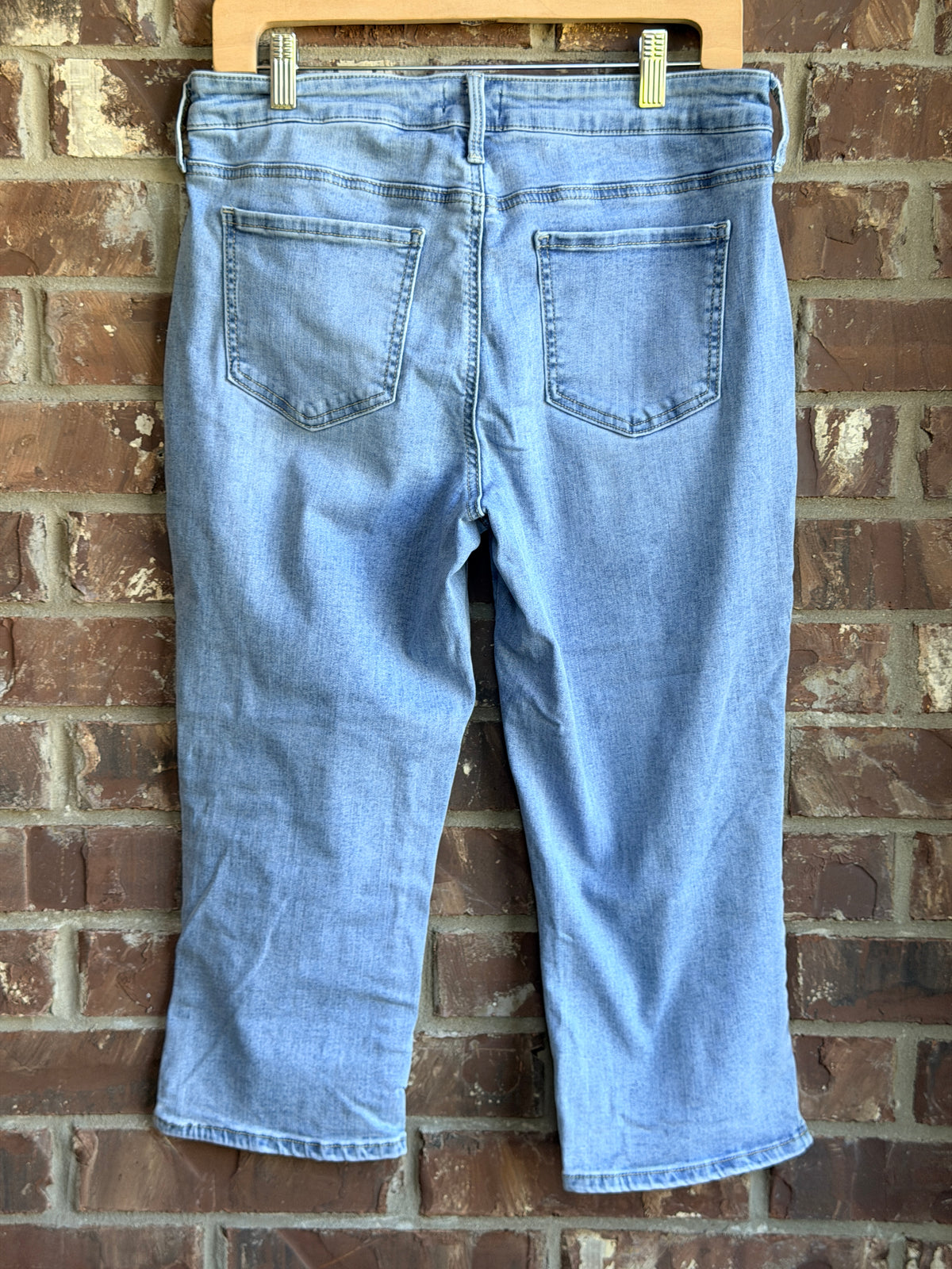 NYDJ Curves 360 Size 8 Women's Light Wash Cropped Capri Stretch Jeans Denim