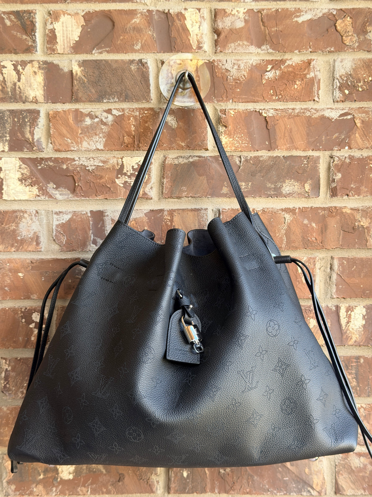 Louis Vuitton Boundless Handbag Mahina Leather Black 94754