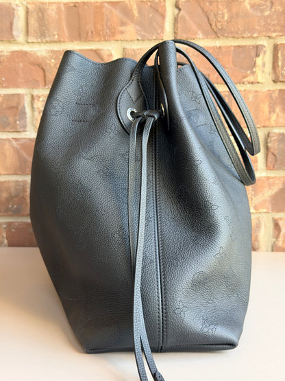 Louis Vuitton Boundless Handbag Mahina Leather Black 94754