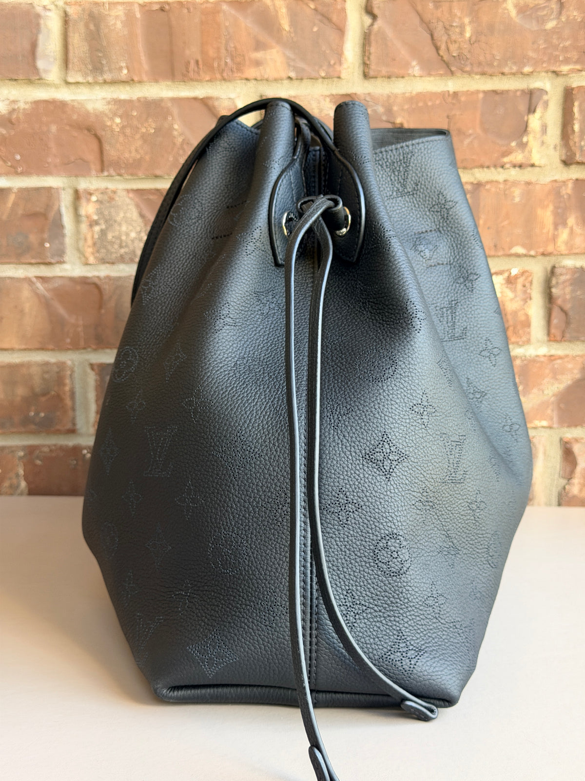 Louis Vuitton Boundless Handbag Mahina Leather Black 94754