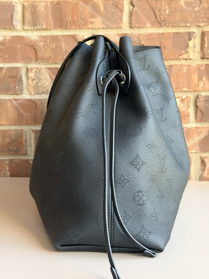 Louis Vuitton Boundless Handbag Mahina Leather Black 94754