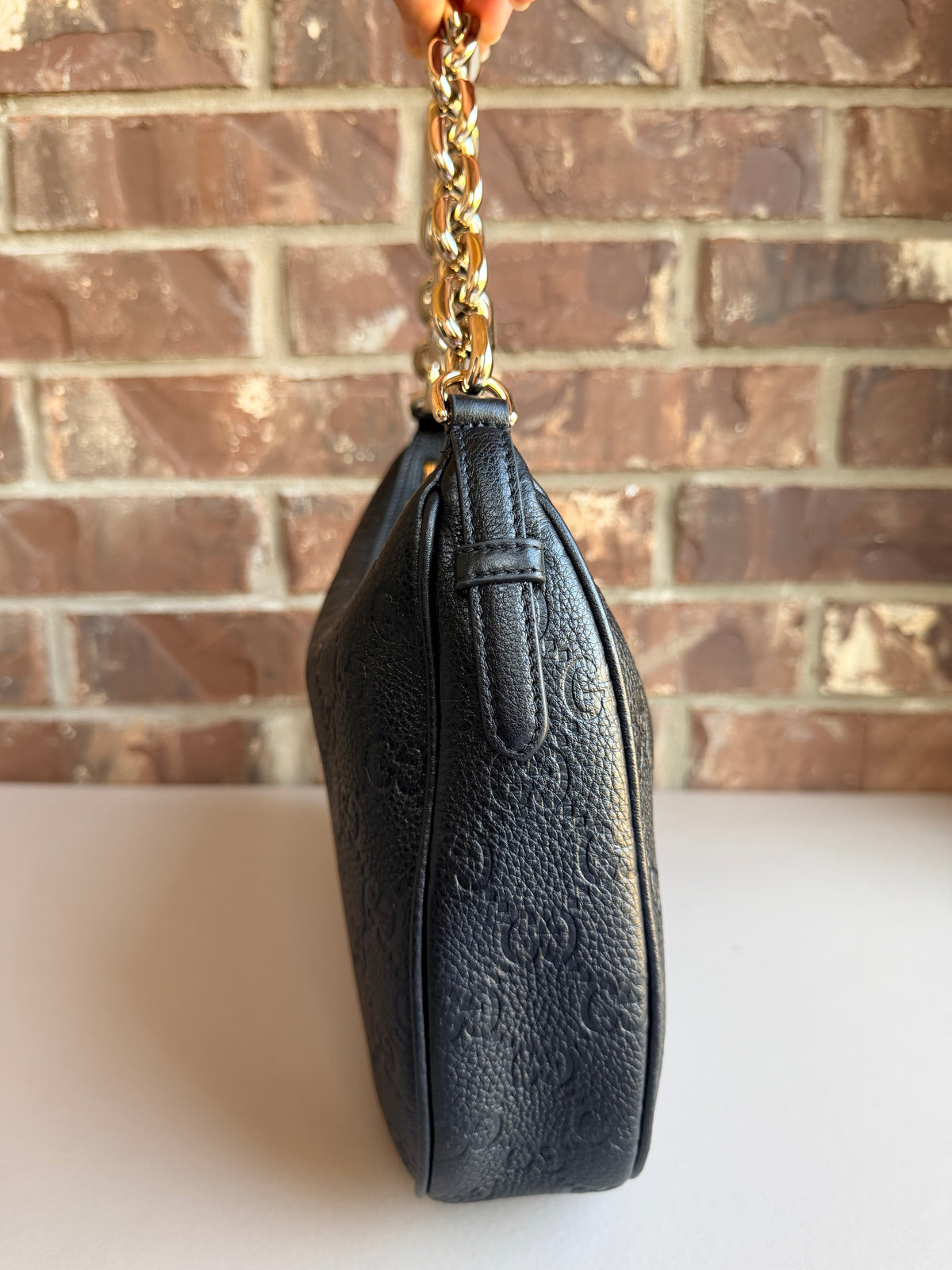 Gucci Emblem Half Moon Shoulder Bag GG Embossed Leather Large	Black 96549