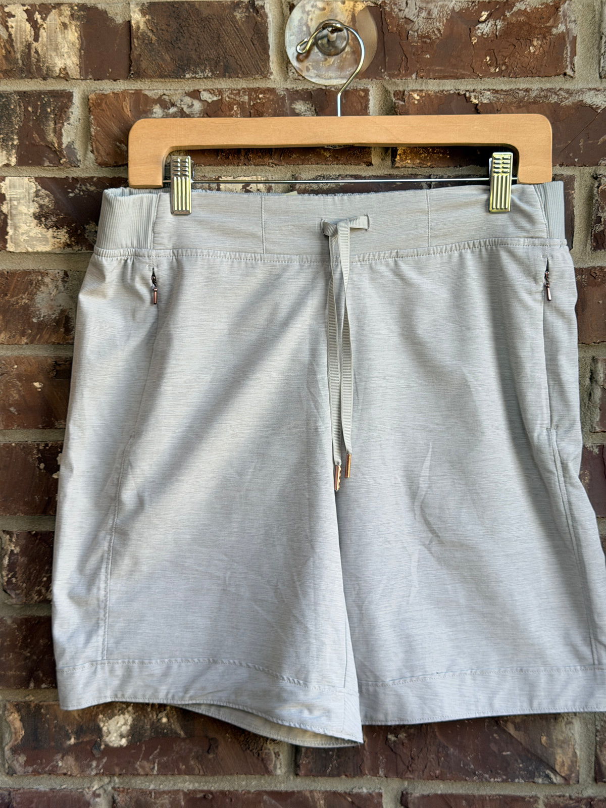 CALIA Carrie Underwood Women's Gray Athletic Shorts Medium