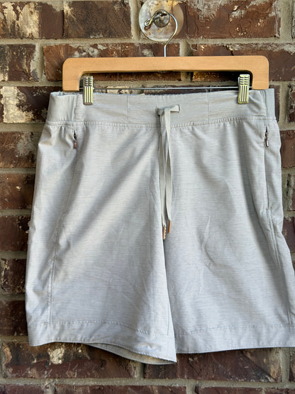 CALIA Carrie Underwood Women's Gray Athletic Shorts Medium