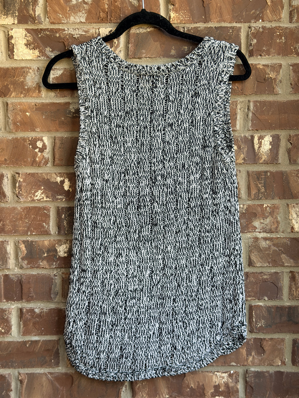 Adrienne Vittadini Black White Marled Knit Sleeveless Sweater Top Medium