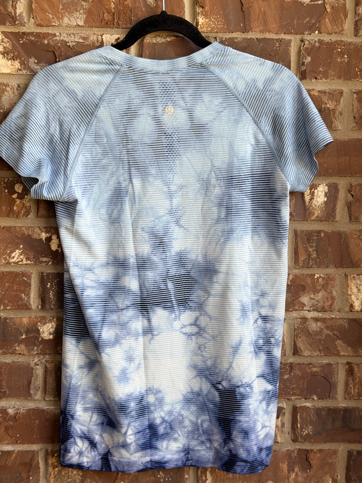 Lululemon Womens Size 10 Blue White Short Sleeve Running Shirt Still Your Mind
