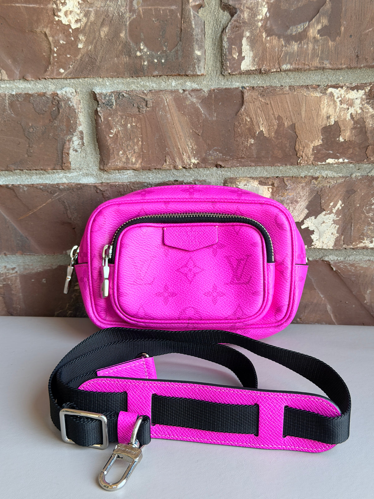Louis Vuitton Outdoor Pouch Monogram Taigarama Pink 57355