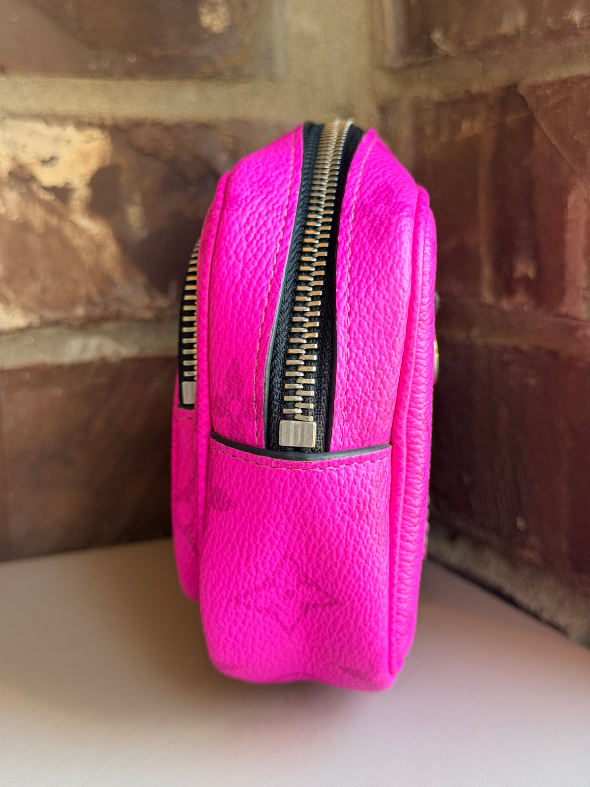 Louis Vuitton Outdoor Pouch Monogram Taigarama Pink 57355