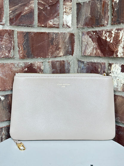 Louis Vuitton Coussin Hobo Monogram Embossed Lambskin MM Tan 58291
