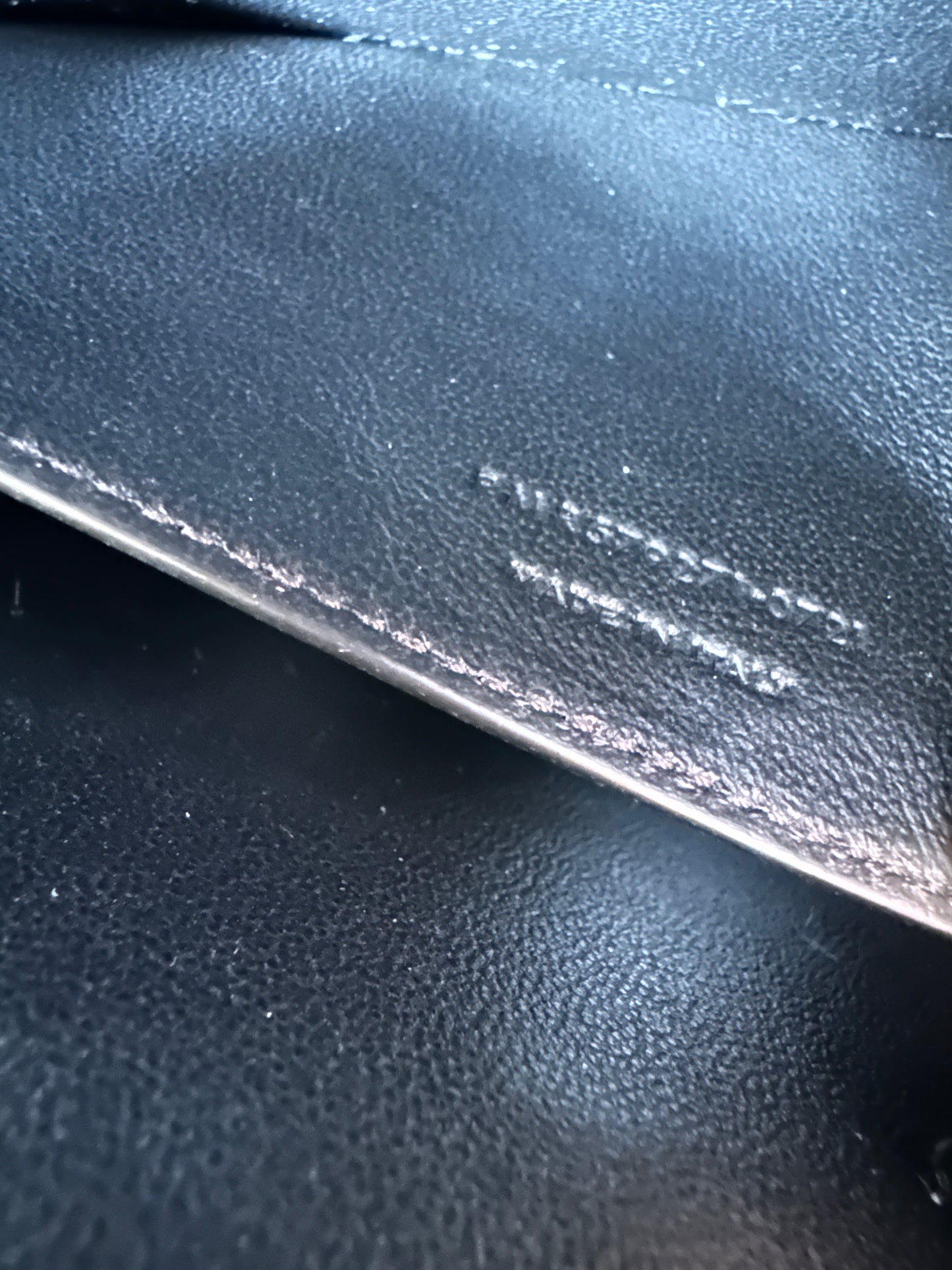 Saint Laurent Manhattan Shoulder Bag Leather Medium 81225