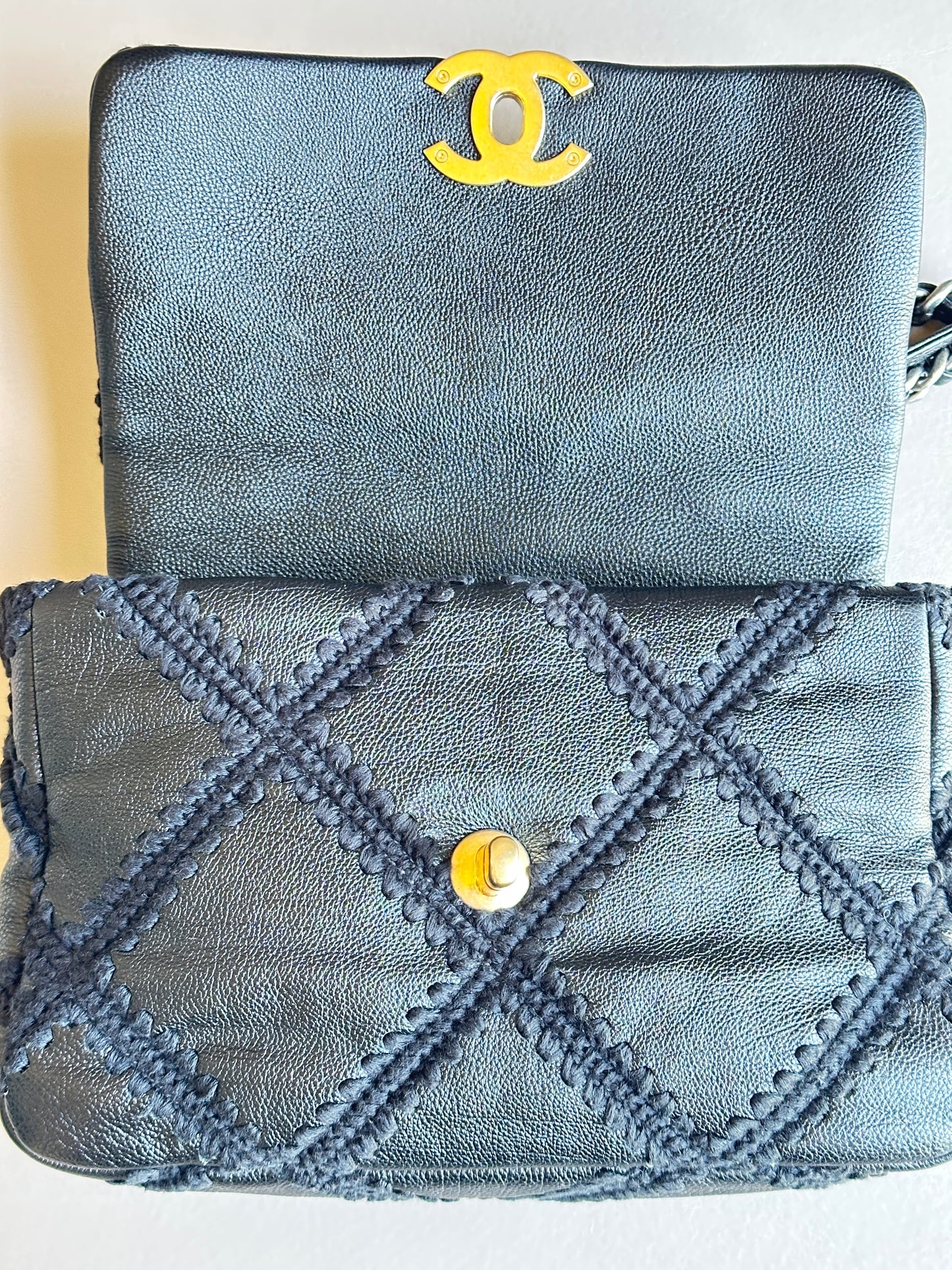 Chanel 19 Flap Bag Crochet Quilted Calfskin Medium Black 81938