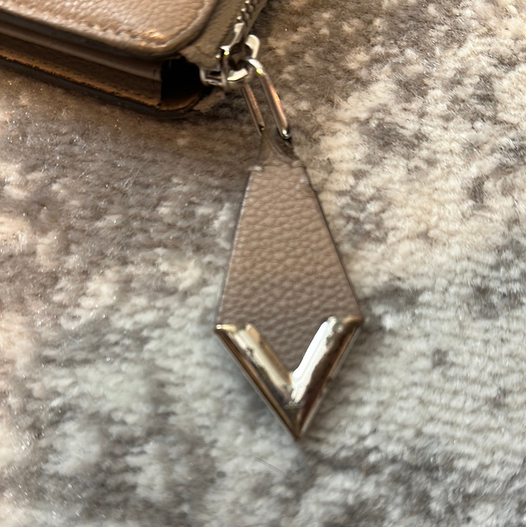 Louis Vuitton Comet Galle Zippy Wallet